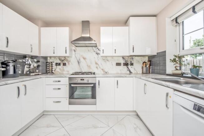 3 bed Semi-Detached for sale Image 6