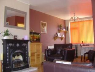 LIVING / DINING ROOM