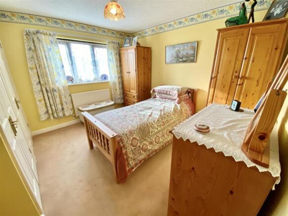 BEDROOM 2