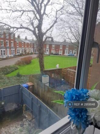 2 bed Semi-Detached to rent Image 8