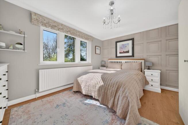 5 bed Detached for sale Image 7