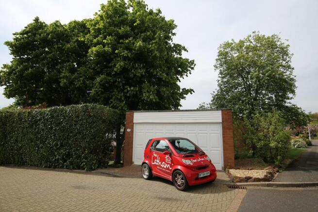Garage/driveway