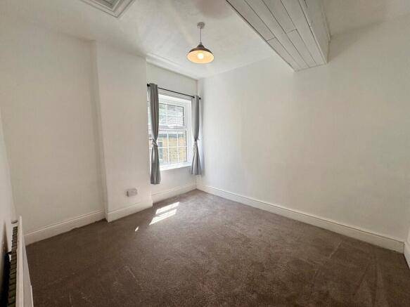 4 bed Terraced to rent Image 7