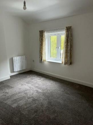 bedroom right.jpg