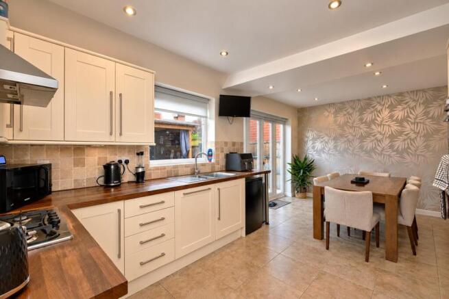 Brooklands Road, Parkgate, Neston photo 4