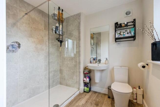 4 bed Semi-Detached for sale Image 12