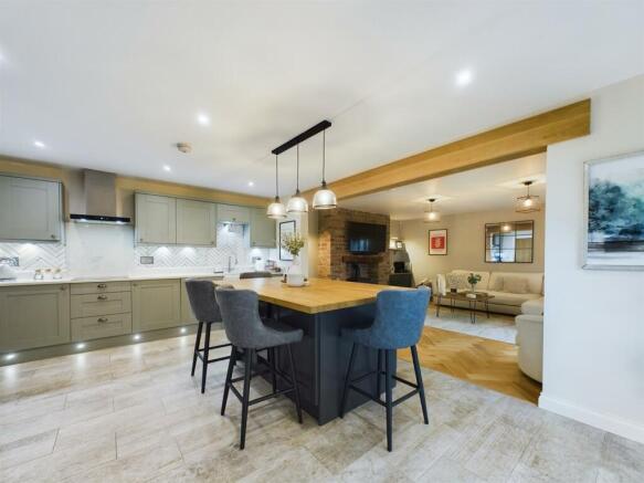CAM01524G0-PR0104-STILL003.jpg