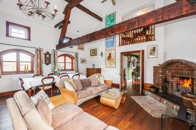 4 bed House for sale Image 4