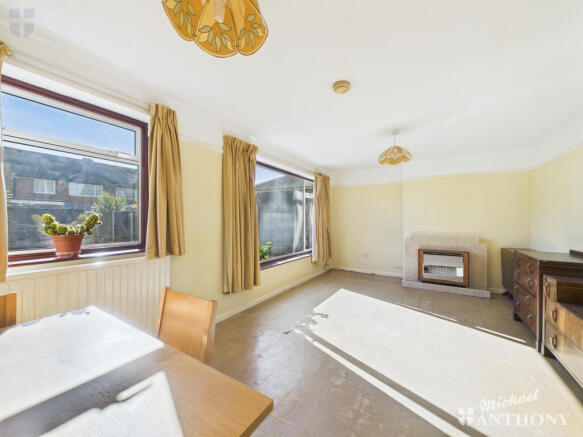 CAM03218G0-PR0784-STILL002