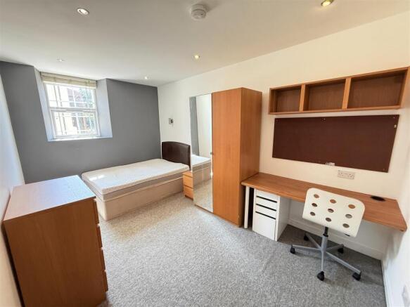Flat 1 Bedroom 3.JPG