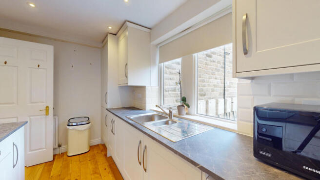2 bed Apartment to rent Image 9