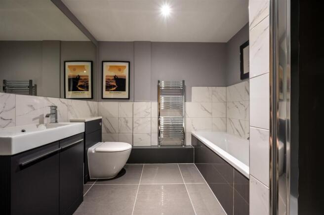 3 bed Apartment for sale Image 11
