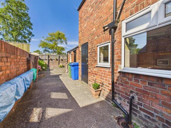 3 bed Semi-Detached for sale Image 11