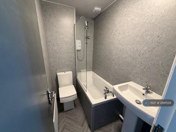 2 bed Flat to rent Image 10