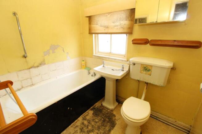 HOUSE BATHROOM/W.C.