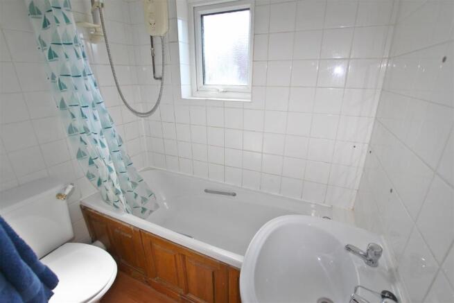 FIRST FLOOR BATHROOM