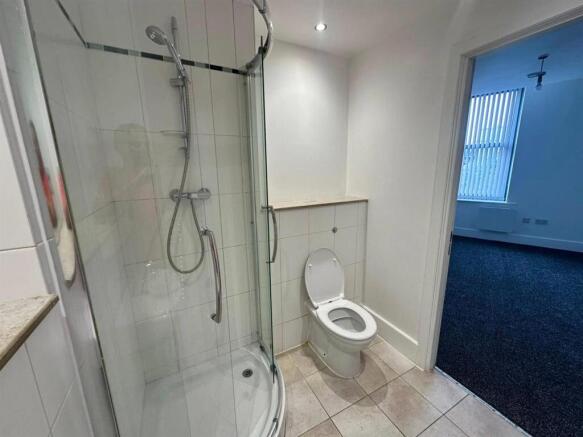 2 bed Flat to rent Image 5