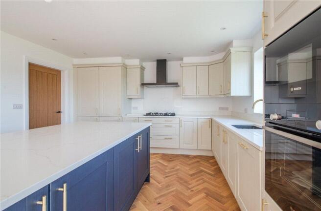 4 bed Detached for sale Image 8