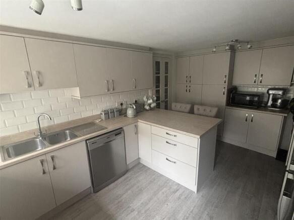 8 bed House for sale Image 12