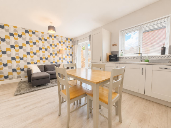 4 bed Detached for sale Image 10