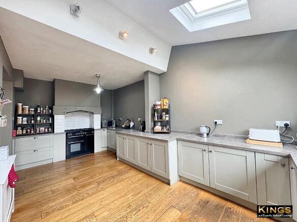 4 bed Detached for sale Image 8