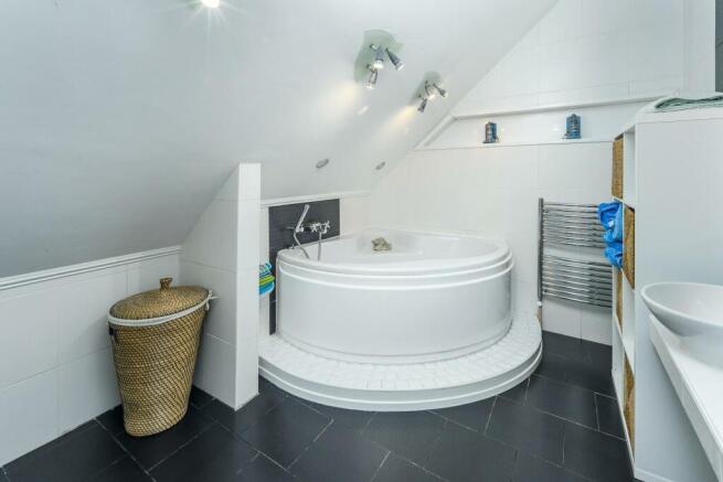 Master Bedroom Ensuite-1.jpg