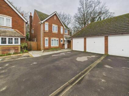Manor Park Close, Tilehurst, Reading