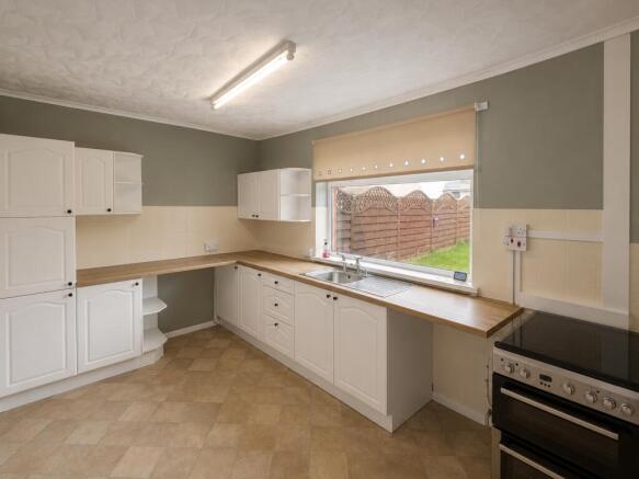 3 bed Semi-Detached for sale Image 4