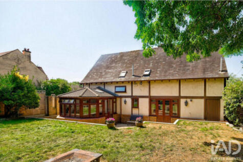 Carroll Hill, Loughton, IG10