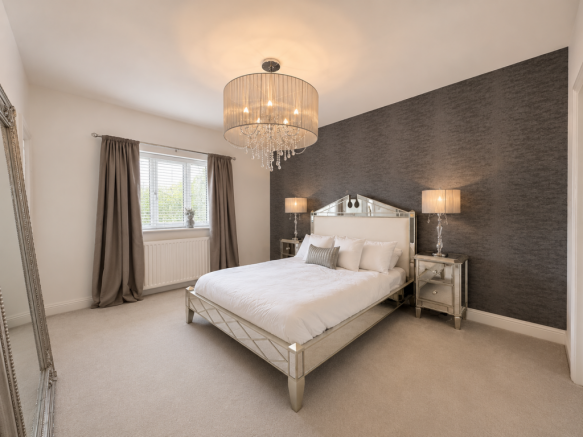 5 bed Detached for sale Image 9