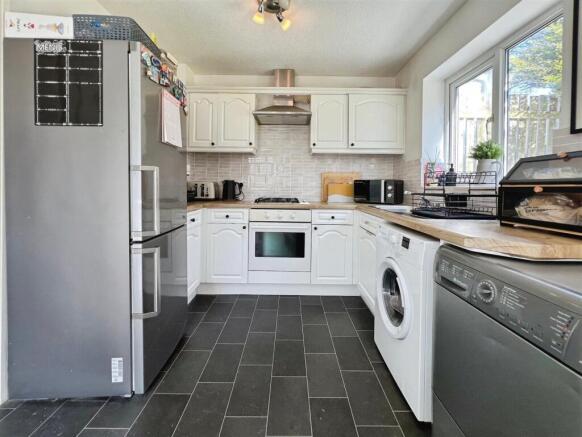 3 bed Semi-Detached for sale Image 7