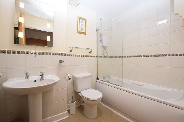 2 bed Apartment to rent Image 5