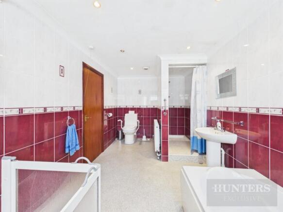 5 bed Detached Bungalow for sale Image 12