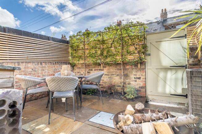 3 bed Town House for sale Image 6