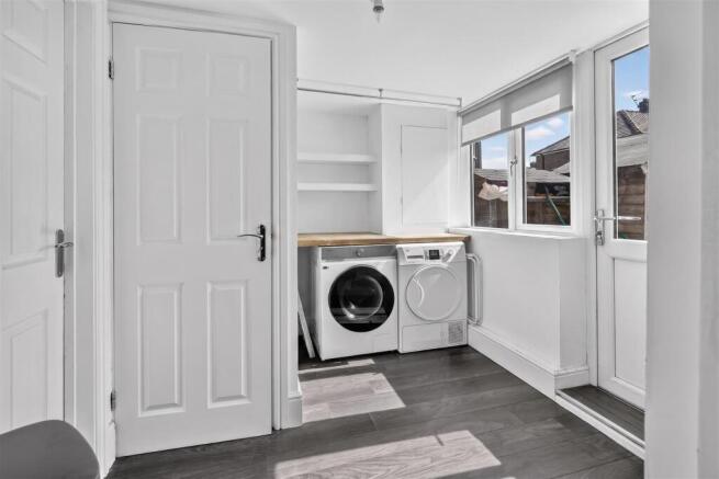 5 bed Semi-Detached for sale Image 6