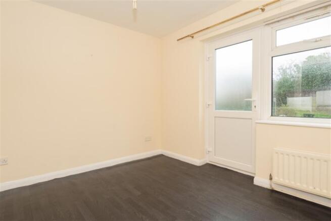BEDROOM/STUDY