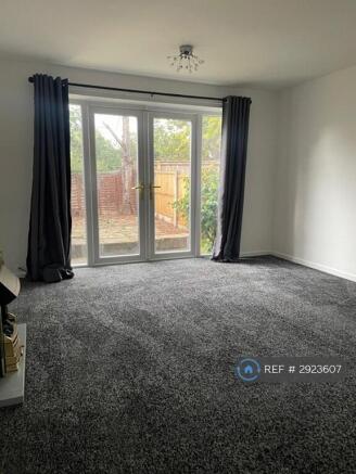 2 bed Terraced to rent Image 7