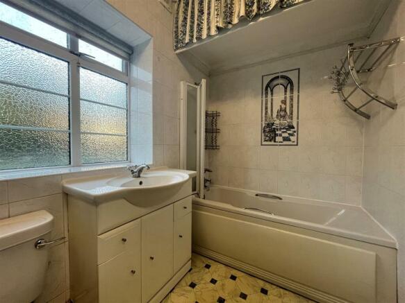 Bathroom(2).jpg