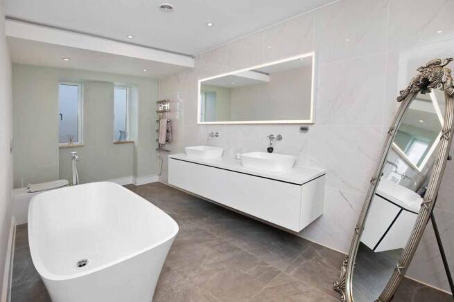 Master En-Suite