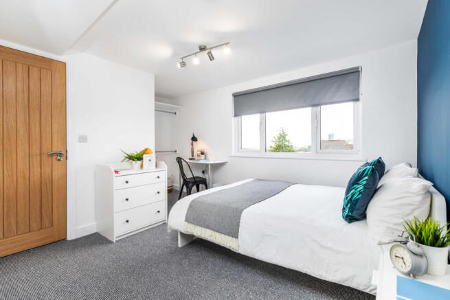 6 bed House to rent Image 4
