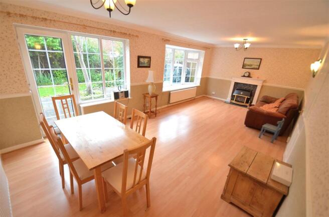 Lounge/Dining Room