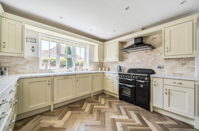 1312366-26-6852f42bdf3de-ARW