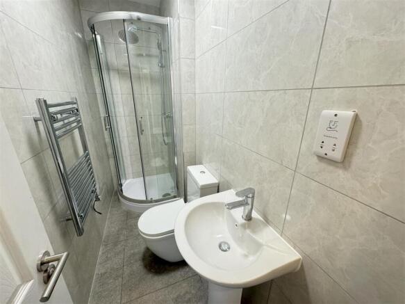 3 bed Apartment to rent Image 7