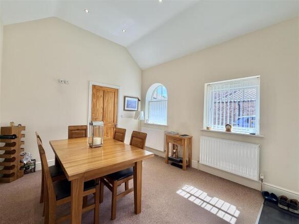 2 bed House for sale Image 4