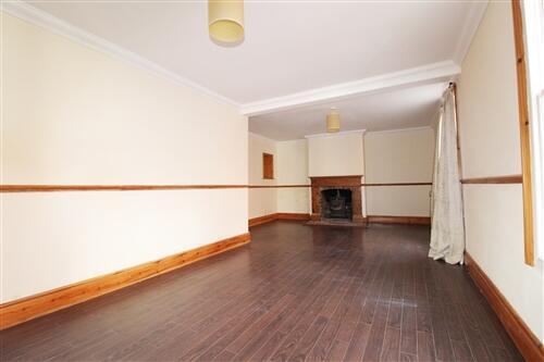 4 bed House to rent Image 6