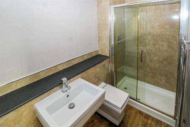EN SUITE SHOWER ROOM/W.C.