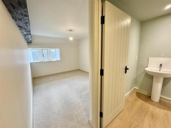 3 bed Semi-Detached to rent Image 12