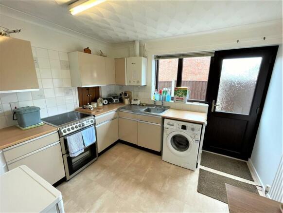 KITCHEN 2.JPG