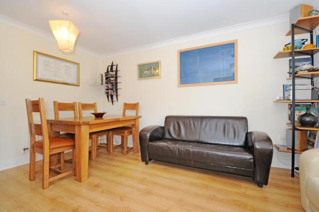 Lounge/Dining Area