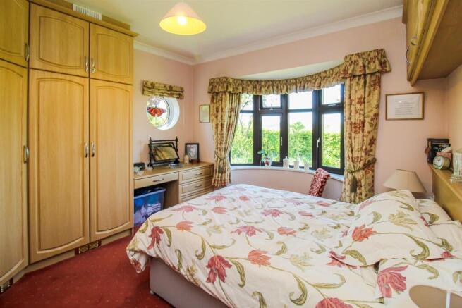 3 bed Bungalow for sale Image 9